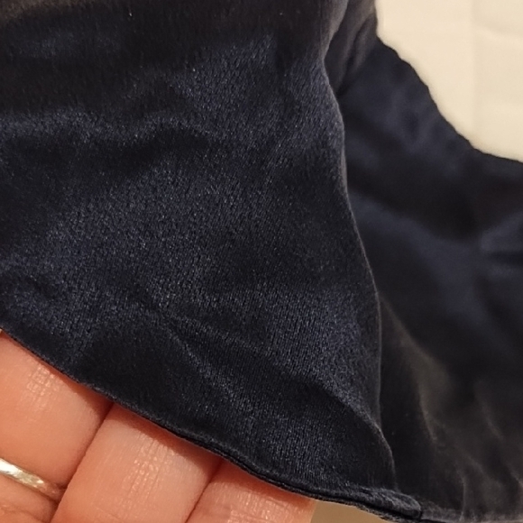 100% Silk Black Face Mask With Adjustable Straps - Picture 2 of 3